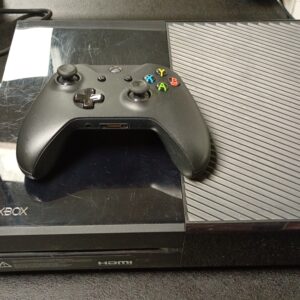 Konsola XBOX ONE CONSOLE 1540 z padem -Dębica