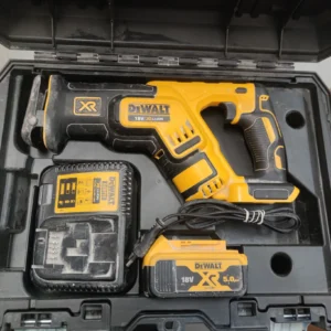 Piła szablasta DeWalt DCS367 zestaw z baterią, ładowarką i walizką Komis Madej Tarnów