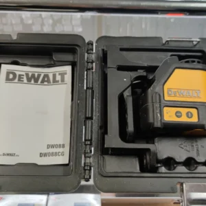 Laser krzyżowy DeWalt DW088 + walizka + uchwyt – komplet, w pełni sprawny | komis Madej Tarnów