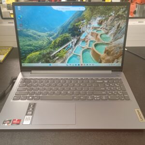 Laptop LENOVO IDEAPAD SLIM 3 Ryzen 3/RAM 8GB/500GB SSD NVMe/WIN11 -Komis MADEJ Dębica