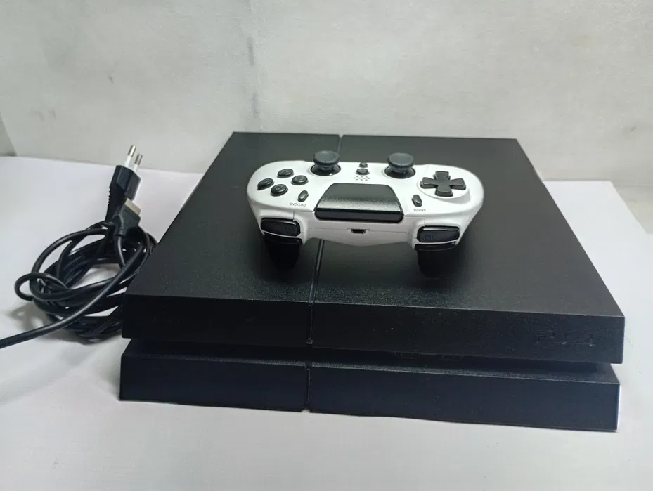 Konsola Sony PlayStation 4 CUH 1216B Komis Madej Krosno Lewakowskiego