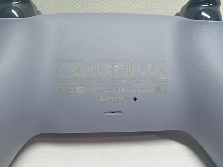 Pad do PS5 SONY cfi-zct1w Komis Madej Krosno Lewakowskiego - obrazek 3