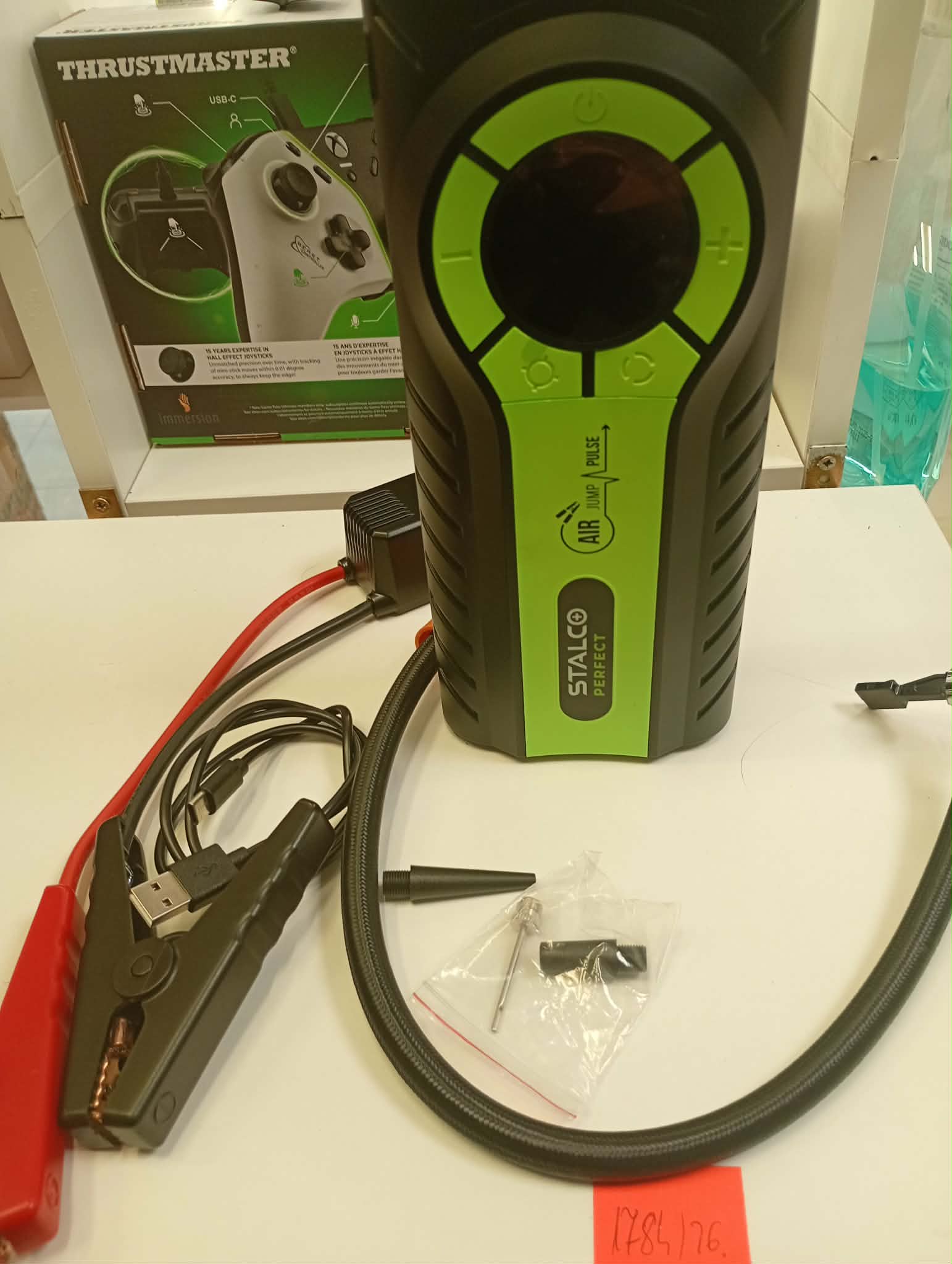 ROZRUSZNIK SAMOCHODOWY Z KOMPRESOREM JUMPPULSE POWERBANK 12000 mAh STALCO Debica - obrazek 2