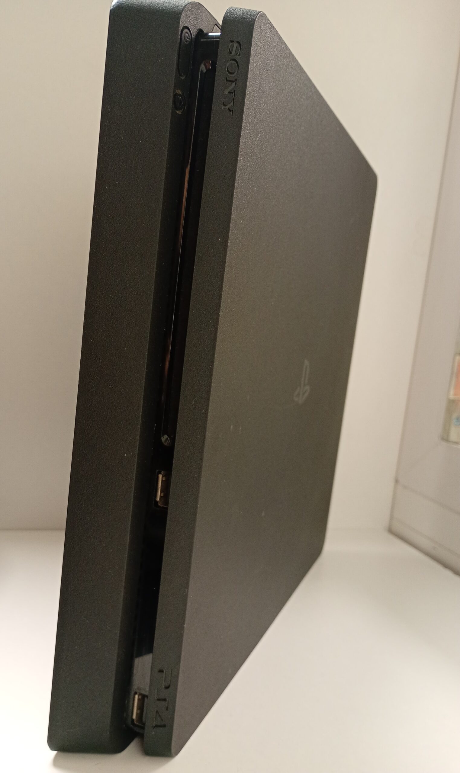 Konsola+2 pady PlayStation 4 Slim 1TB-Komis MADEJ Dębica - obrazek 2
